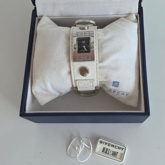 GIVENCHY TIME PIECE! - Picture 2 of 15